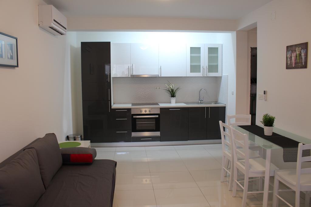 Apartmani Orhideja Rab Town Buitenkant foto