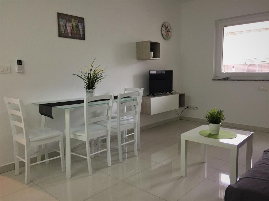 Apartmani Orhideja Rab Town Buitenkant foto