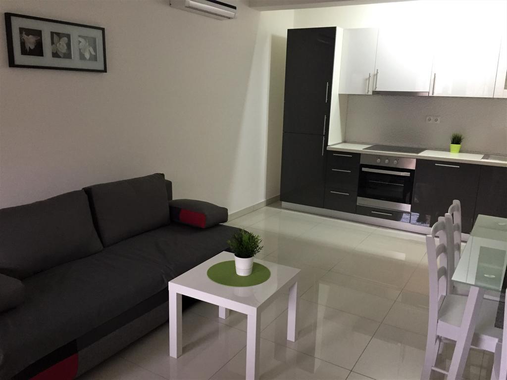 Apartmani Orhideja Rab Town Buitenkant foto
